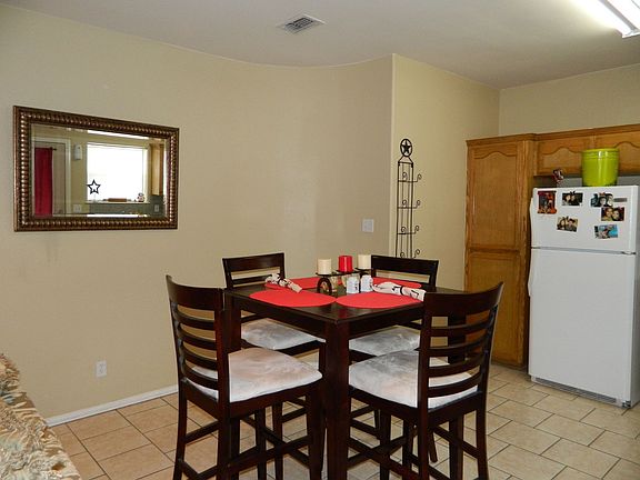 3rd image of 2711 Nassau St