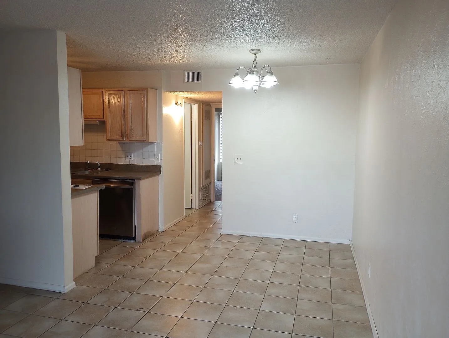 Expo 247 with 2 bed, 1 Bath, 800 SF with AC, and balcony — Photo 4