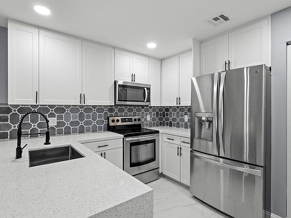 4th image of 7125 Sportsman Drive