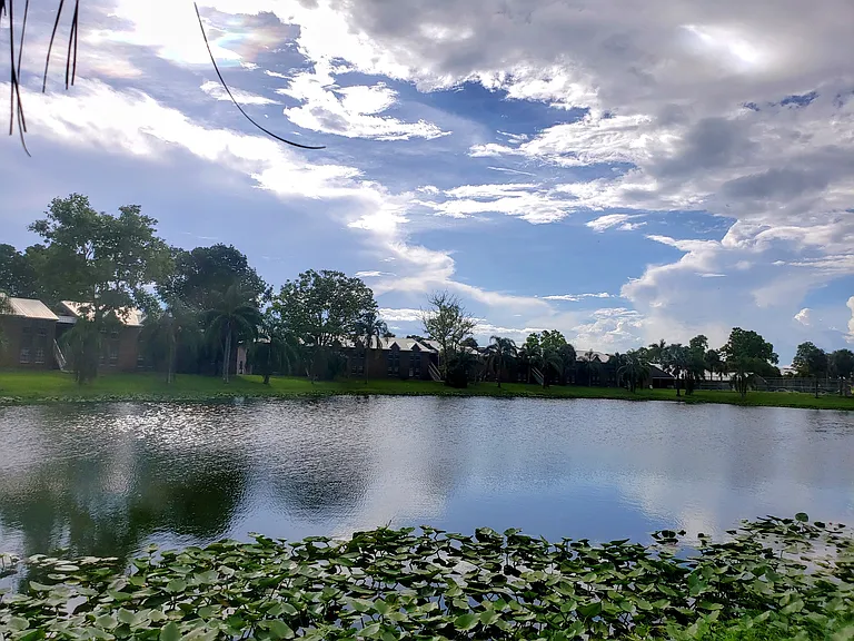 Lake View Villas — Photo 10