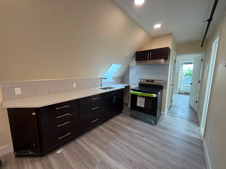 817 15th St #3 — Photo 3