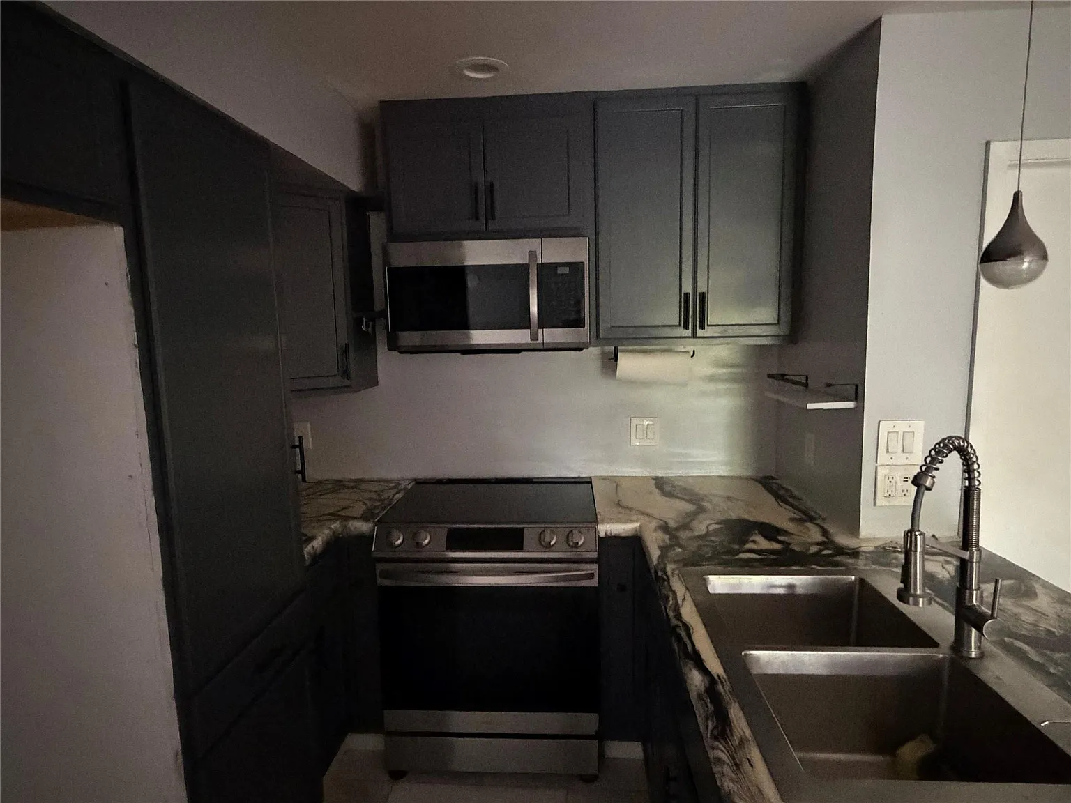 2 bed, 1.0 bath, 865 sqft, $1,100 — Photo 3