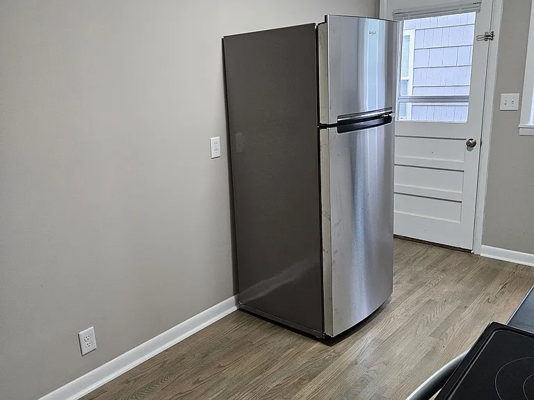 640 Maine St — Photo 3