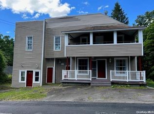 13 Oakland Valley Rd, Cuddebackville, NY 12729