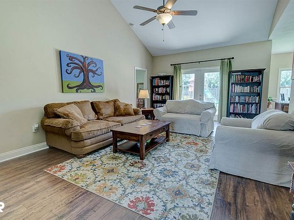 4th image of 728 Amador Ave