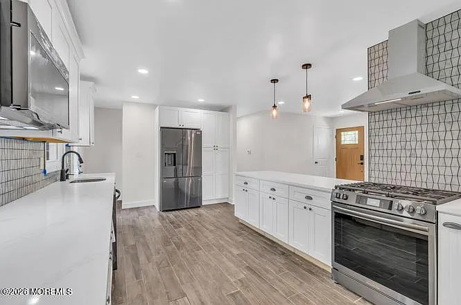 223 Essex Dr — Photo 7