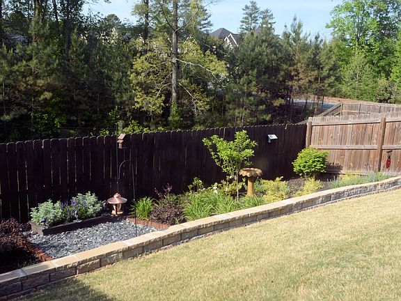 5th image of 304 Lakeside Ln