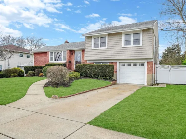 3933 Bernice Road, Seaford, NY 11783