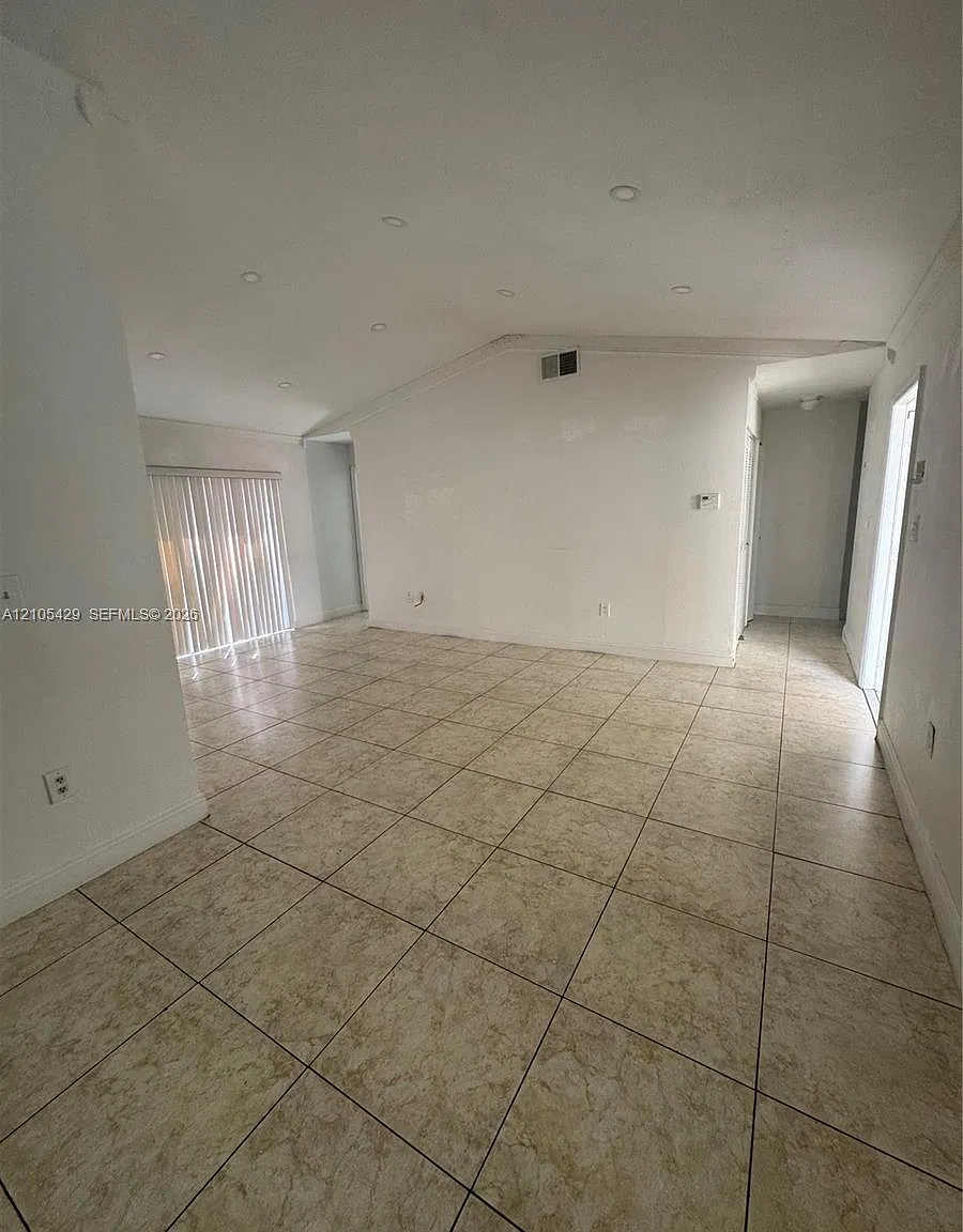 Country Lake Manors Sec 3 — Photo 4