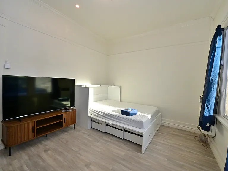 Bright furnished Studio (High ceiling with crown moulding): new murphy bed + full sized mattress, sofa+ in-unit laundry