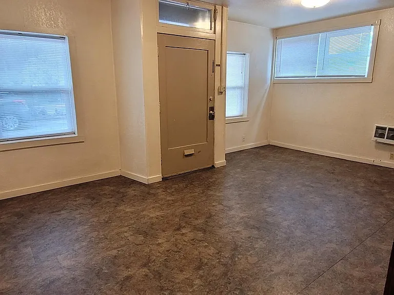 1937 Oregon Ave #2 — Photo 3