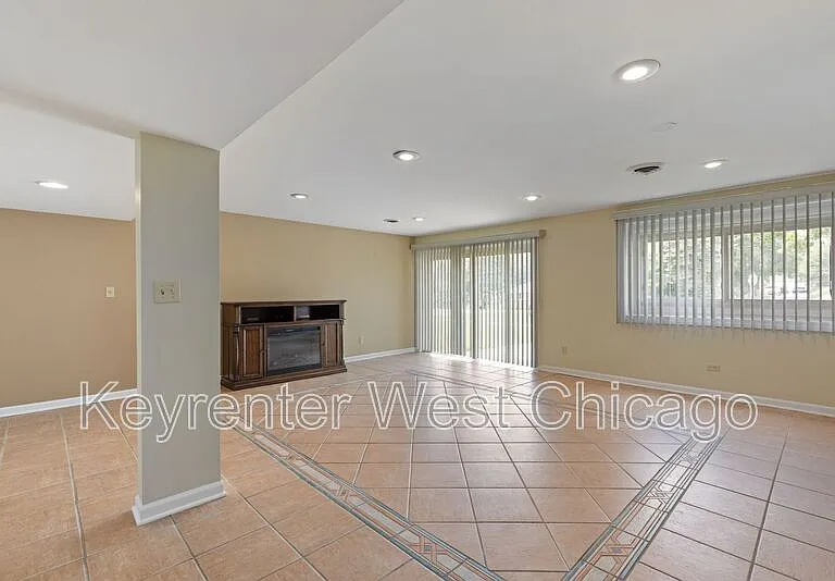 1003 S Finley Rd — Photo 17