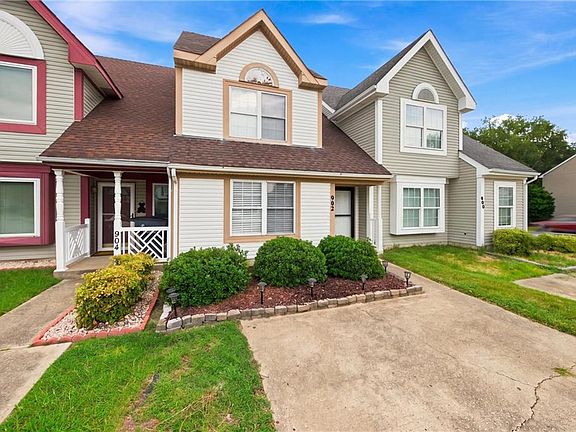 2nd image of 902 Pocahontas Ct