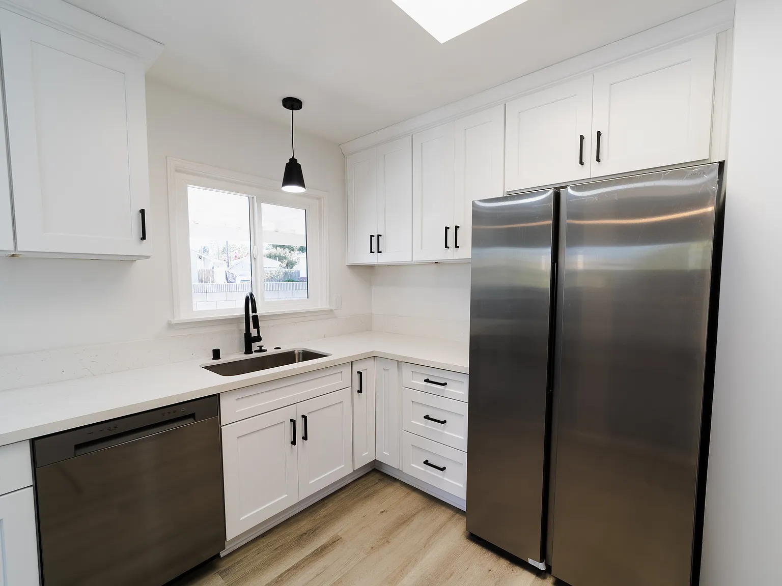 2 bed, 1053 sqft, $3,095 — Photo 3