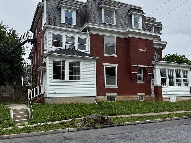 49 W Commerce St — Photo 52