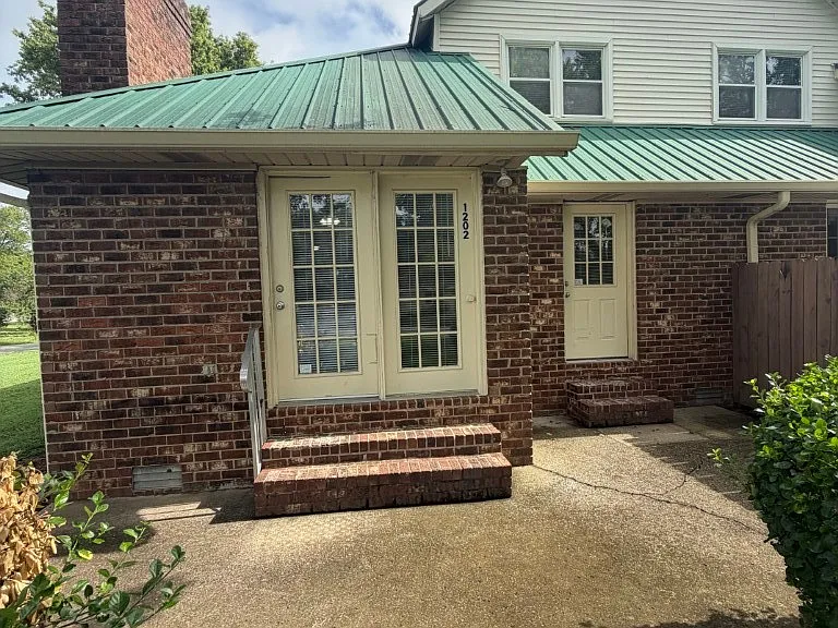 1202 Hamilton Dr — Photo 1