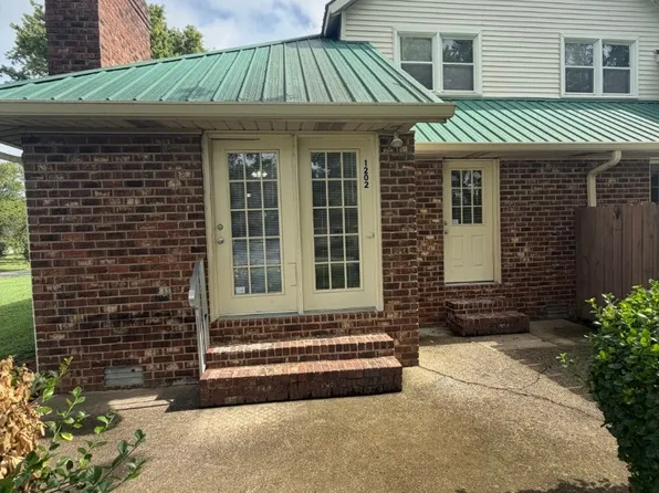 1202 Hamilton Dr, Murfreesboro, TN