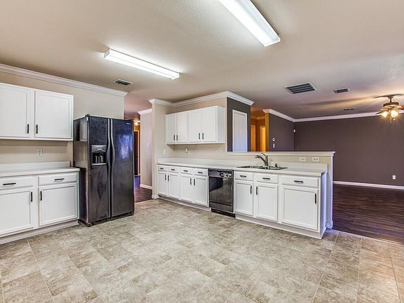 5th image of 2800 Lake Vista Dr
