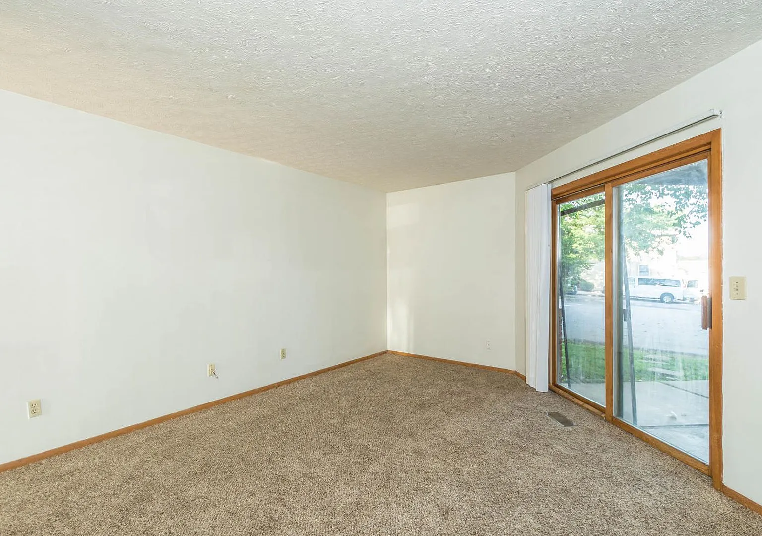 521 Henderson Crossing — Photo 3