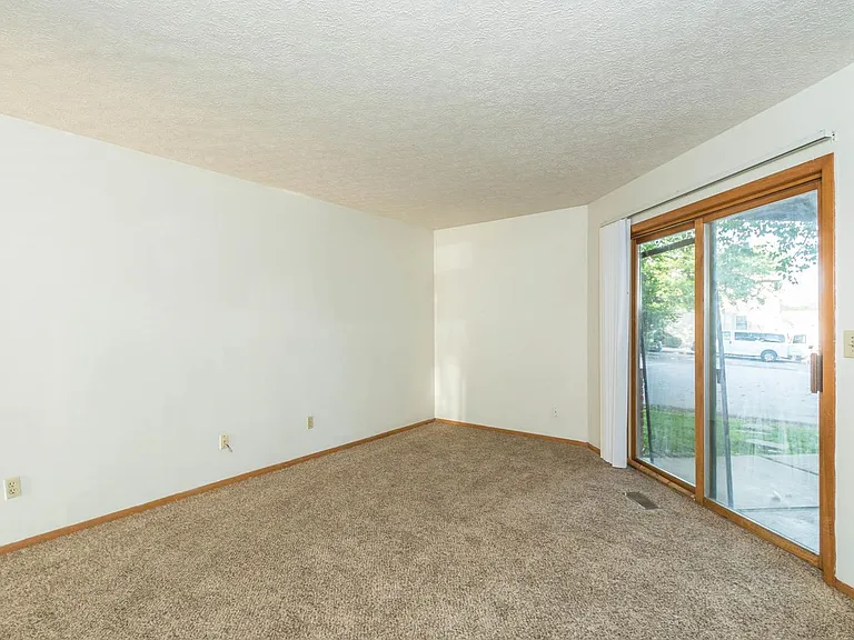 521 E Smith Ave — Photo 3