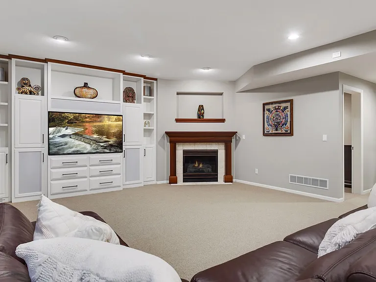 4390 Trillium Ln W — Photo 34