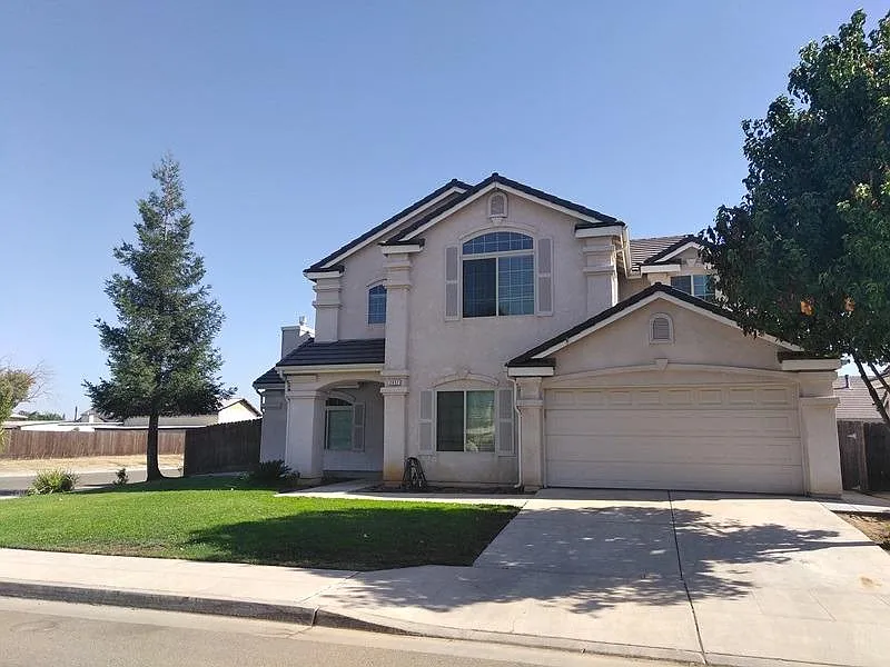2957 E El Paso Ave photo 1