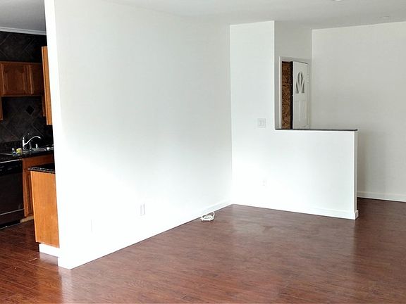 5th image of 17131 Roscoe Blvd Unit 11
