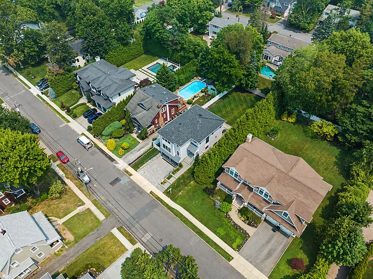 67 Westervelt Pl — Photo 35