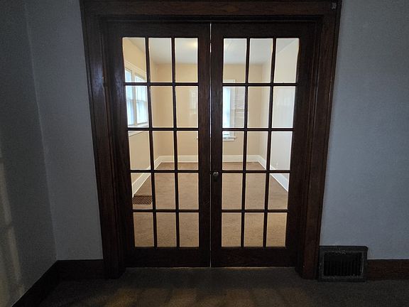 5th image of 2400 S Henry St