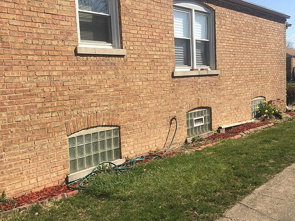 2nd image of 14606 La Salle St