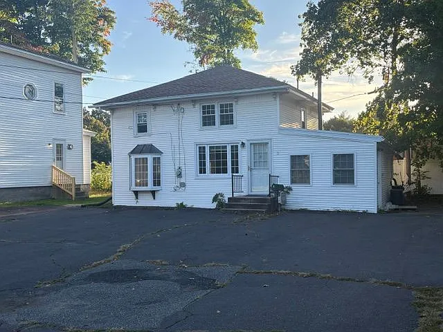 2 bed, 1.0 bath, 1100 sqft, $2,000 — Photo 2