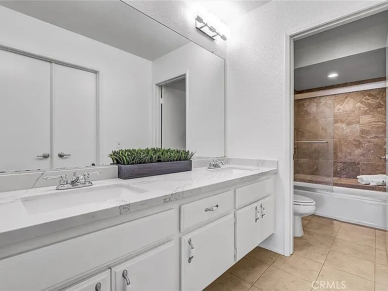 26571 Lucinda — Photo 9