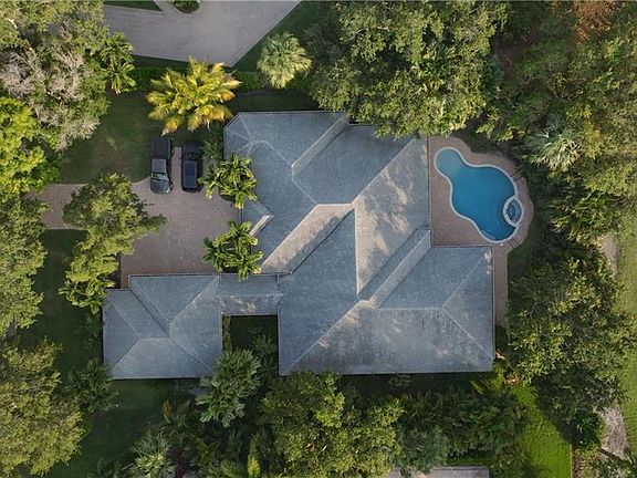 3rd image of 241 Oak Hammock Circle SW