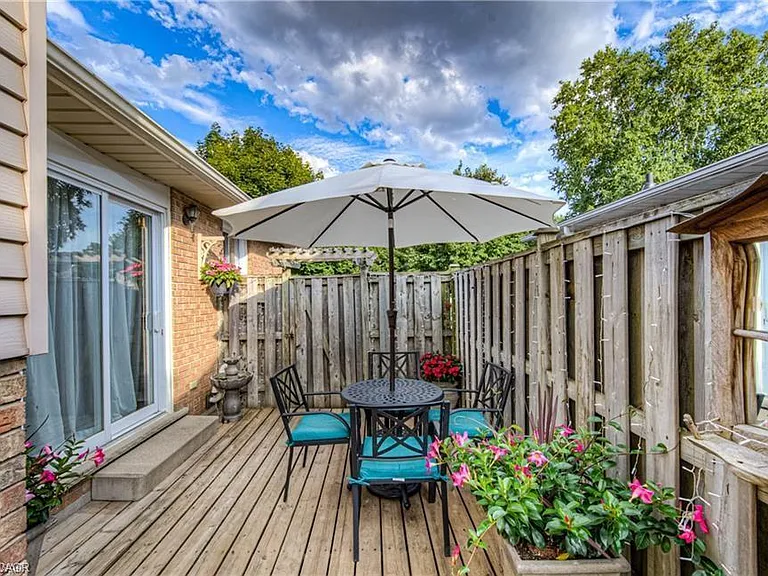483 Kingscourt Dr #A — Photo 18