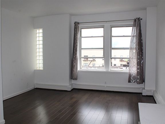 2nd image of 112 Romaine Ave APT 6