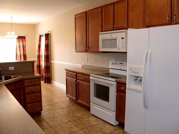 3rd image of 319 Sweetgrass Ln