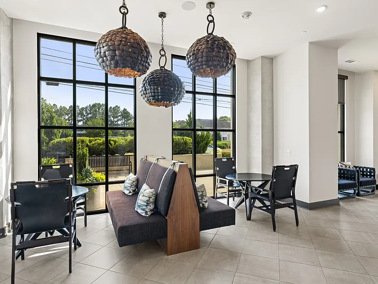 Leasing Lounge