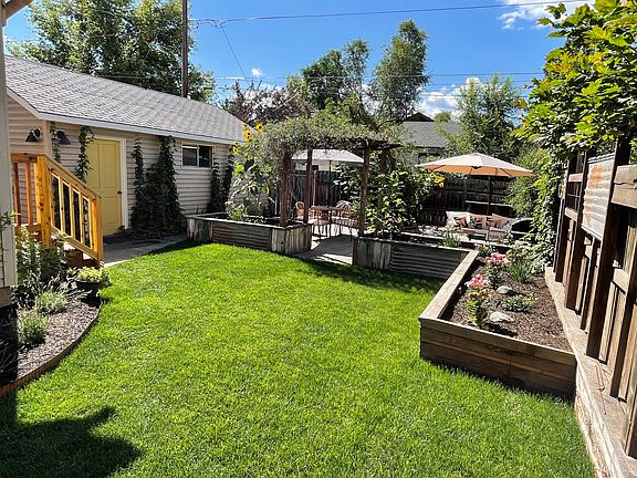 Single detached garage