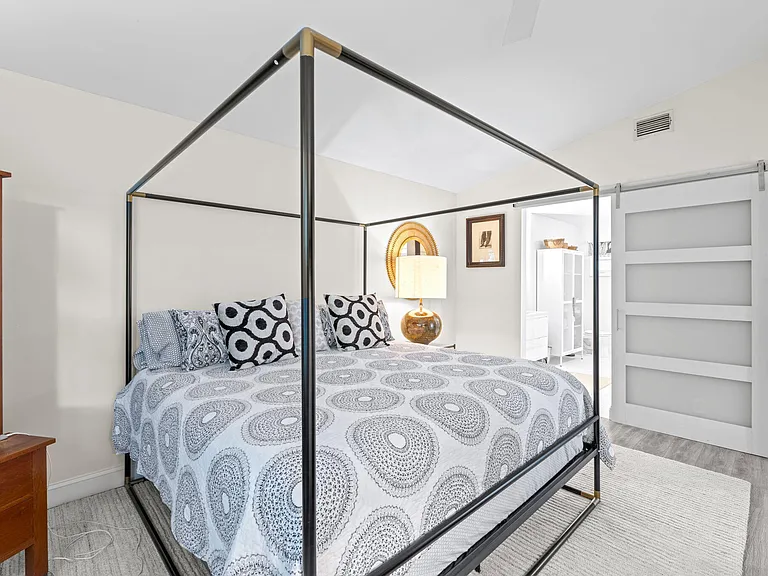2474 Bedford Mews Dr — Photo 17