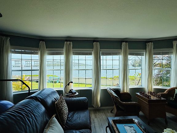 2nd image of 105 E Harbor Dr