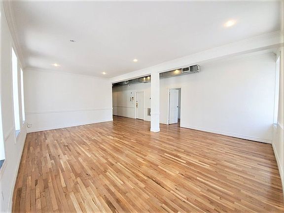 5th image of 44 Willoughby St