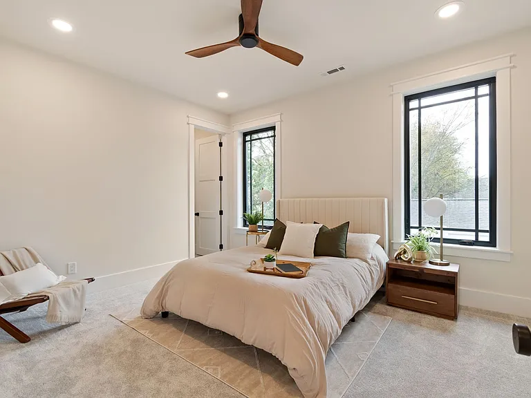 1240 Kenmore Pl — Photo 52