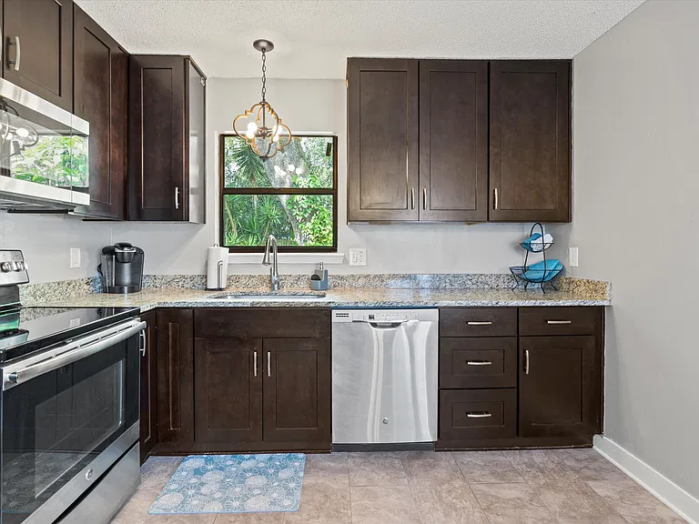 2222 Cypress Landing Dr — Photo 3