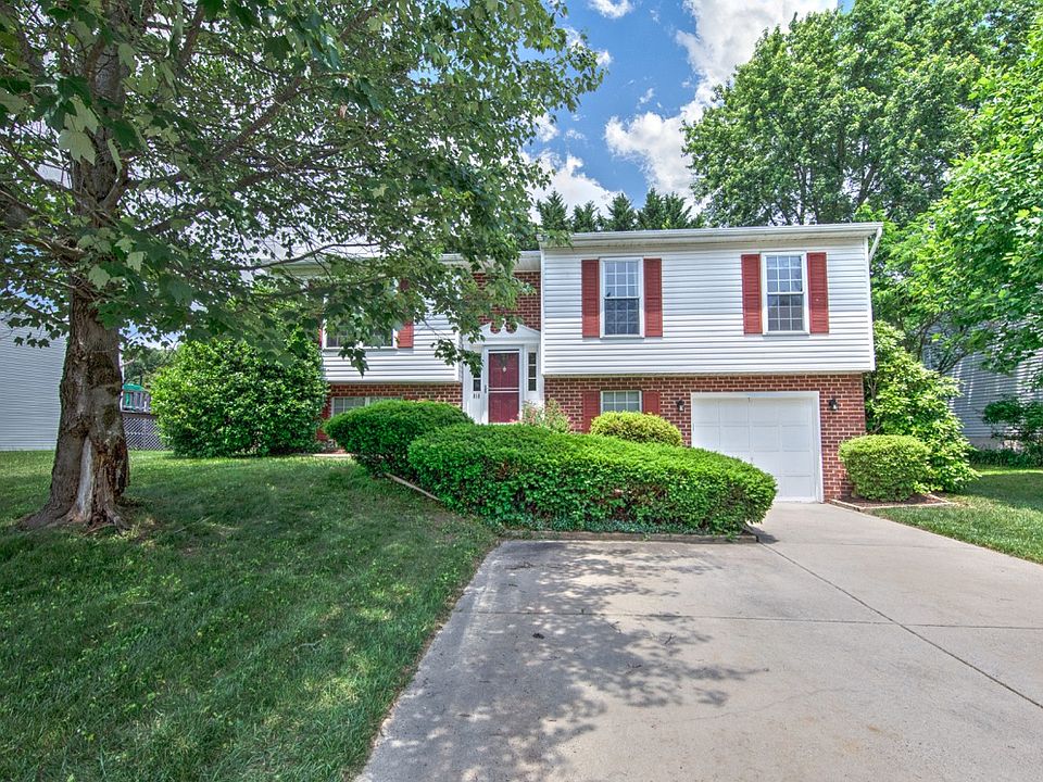 1st image of 818 Fairwind Dr