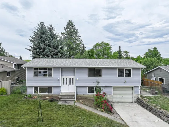 824 Kennedy St, Moscow, ID 83843
