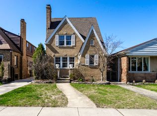 5736 N Kerbs Ave, Chicago, IL 60646