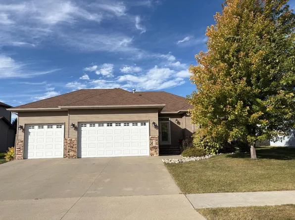 4737 6th St S, Moorhead, MN 56560