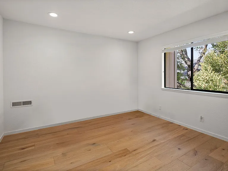70 Adam Ct — Photo 18