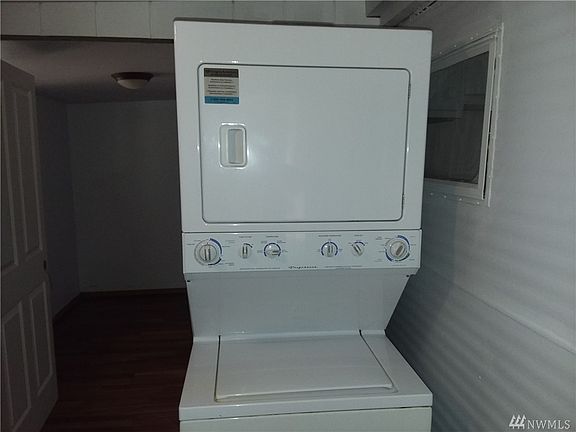 5th image of 301 N Mount Washington Dr