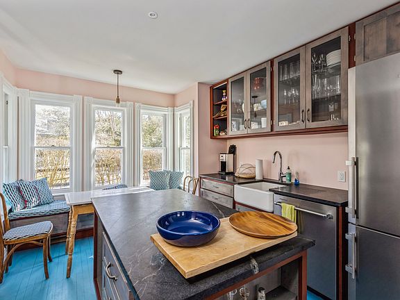 3rd image of 17 Montauk Ave
